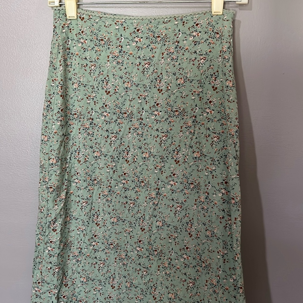 Brandy Melville Women's Flower Print Midi Skirt
